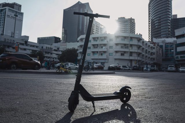 How to Fold Gotrax Scooter - Supporting Image 3