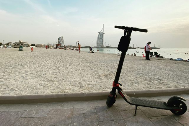 How to ride electric scooter - Supporting Image 2